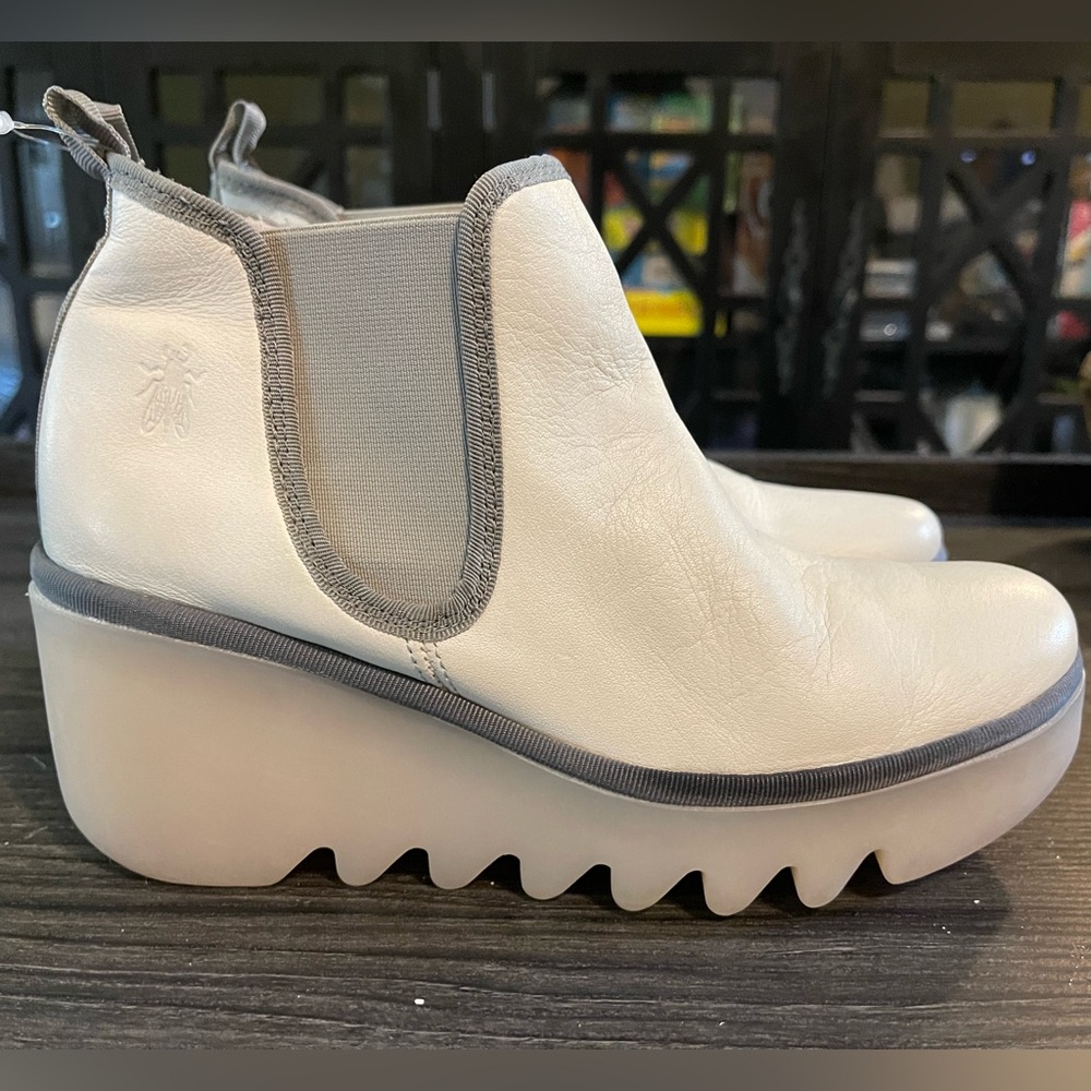 FLY London Women's Chelsea Boot